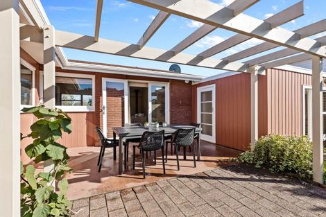 Photo of property in 82 Manu Crescent, Upper Vogeltown, New Plymouth, 4310