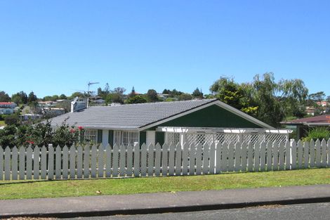 Photo of property in 113 Kia Ora Road, Beach Haven, Auckland, 0626