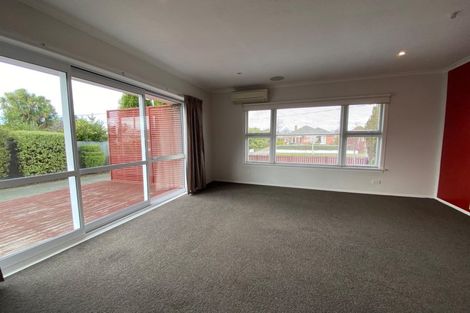 Photo of property in 69 Liverton Crescent, Bishopdale, Christchurch, 8053