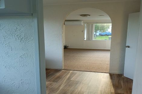 Photo of property in 10 Elvira Place, Ranui, Auckland, 0612