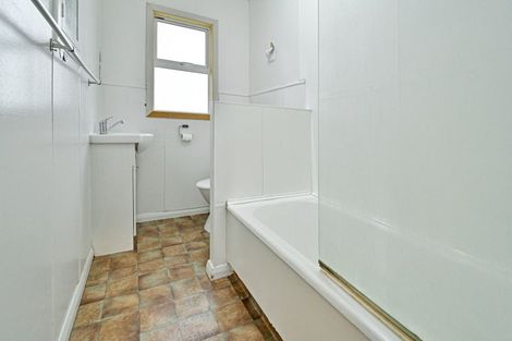 Photo of property in 16 Hillary Crescent, Maraenui, Napier, 4110