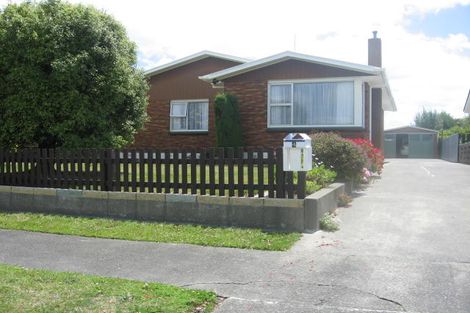 Photo of property in 4 Freyberg Street, Feilding, 4702