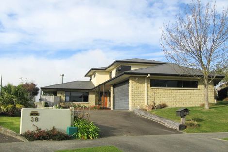 Photo of property in 40 Kilkenny Place, Fitzherbert, Palmerston North, 4410