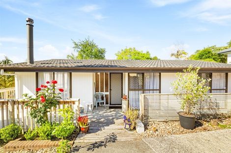 Photo of property in 5 Kemp Road, Massey, Auckland, 0614