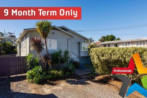 Photo of property in 2/6 Geddes Terrace, Avondale, Auckland, 1026