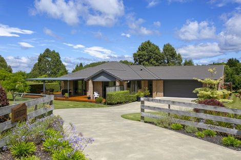 Photo of property in 18 Loch Views Road, Acacia Bay, Taupo, 3385