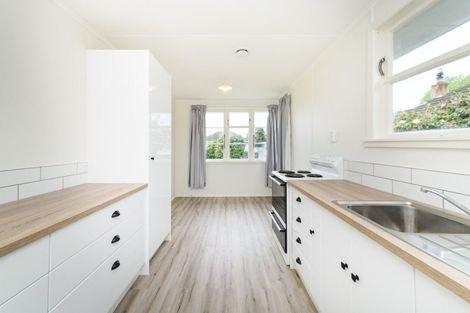 Photo of property in 33 Crewe Crescent, Hokowhitu, Palmerston North, 4410