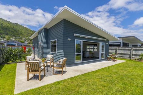 Photo of property in 17 Mahia Lane, Waikanae, 5036