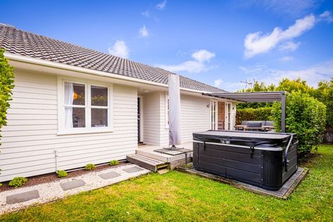Photo of property in 105b Matipo Road, Te Atatu Peninsula, Auckland, 0610