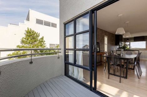 Photo of property in 21a Sunbrae Grove, Mount Maunganui, 3116