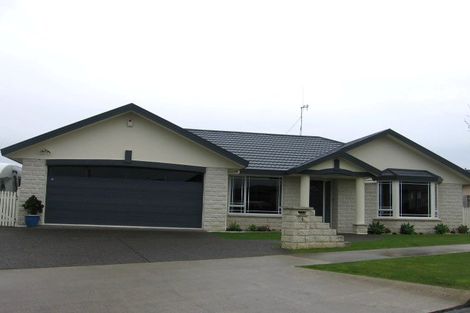 Photo of property in 4 Aspen Way, Kelvin Grove, Palmerston North, 4414