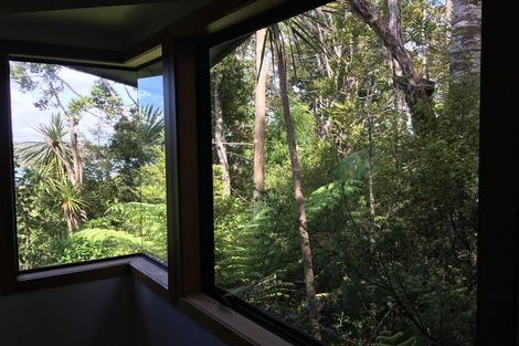 Photo of property in 3 Armour Road, Parau, Auckland, 0604