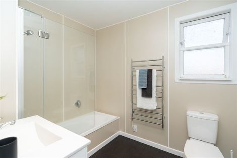 Photo of property in 2 Tranmere Road, Fairfield, Hamilton, 3214