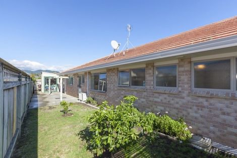 Photo of property in 83 Guildford Drive, Paraparaumu, 5032
