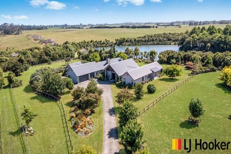 Photo of property in 98 Bushlake Way, Kingseat, Papakura, 2580