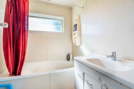 Photo of property in 10 Brentford Place, Manurewa, Auckland, 2102