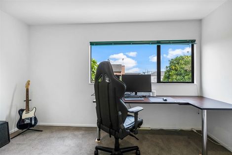 Photo of property in 9 Spalding Rise, Golflands, Auckland, 2013