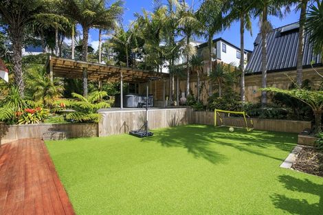 Photo of property in 2/10 Braemar Road, Castor Bay, Auckland, 0620