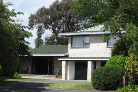 Photo of property in 42 Camberwell Place, Avonhead, Christchurch, 8042