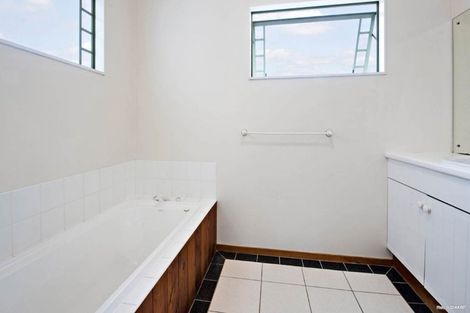 Photo of property in 17a Arirang Rise, Pinehill, Auckland, 0632