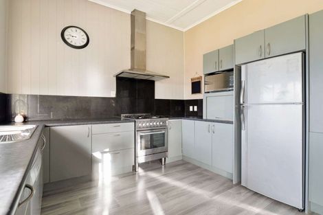 Photo of property in 2442 South Head Road, South Head, Helensville, 0874