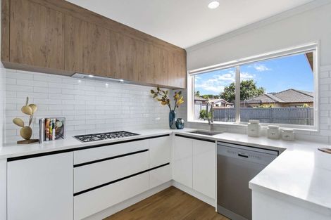 Photo of property in 66 Magic Way, Randwick Park, Auckland, 2105