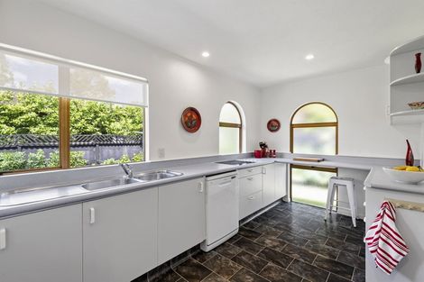 Photo of property in 84 Chelsea View Drive, Chatswood, Auckland, 0626