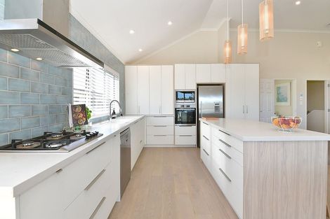 Photo of property in 100 Whangaparaoa Road, Red Beach, 0932