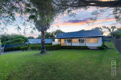 Photo of property in 28 Great North Road, Riverhead, 0820