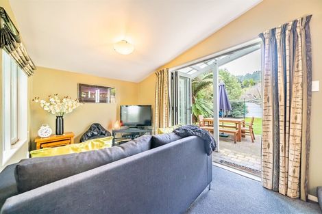 Photo of property in 84 Pinehaven Road, Pinehaven, Upper Hutt, 5019