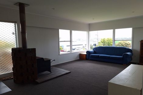 Photo of property in 2 Anne Road, Hillcrest, Auckland, 0627