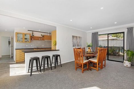 Photo of property in 31 Rewarewa Crescent, Waikanae, 5036