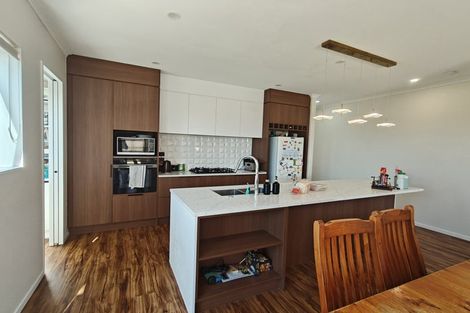 Photo of property in 8 Ritetai Street, Clarks Beach, 2122