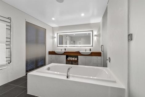 Photo of property in 2/272 Hurstmere Road, Takapuna, Auckland, 0622