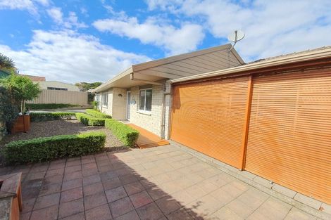 Photo of property in 2/4 South Street, Papakura, 2110