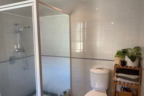 Photo of property in 8a Madeira Lane, Grafton, Auckland, 1023