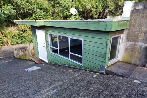 Photo of property in 323 Glenfield Road, Glenfield, Auckland, 0629