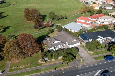 Photo of property in 170 Botany Road, Botany Downs, Auckland, 2010
