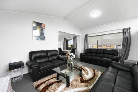Photo of property in 10 Bremridge Place, Melville, Hamilton, 3206