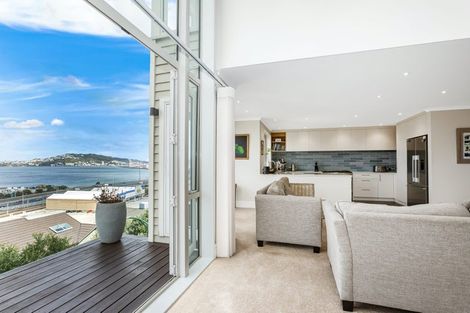 Photo of property in 5 Curnow Way, Kaiwharawhara, Wellington, 6035