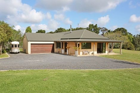 Photo of property in 94 Farmpark Road, Waiuku, 2681
