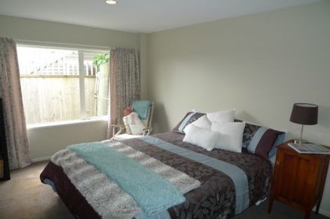 Photo of property in 80c Stewart Drive, Newlands, Wellington, 6037
