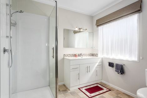 Photo of property in 10 Woodstock Crescent, Leamington, Cambridge, 3432