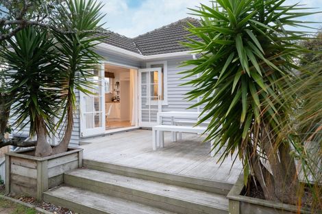 Photo of property in 28 Dimock Street, Titahi Bay, Porirua, 5022