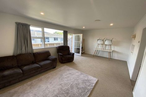 Photo of property in 2/74 Portage Road, New Lynn, Auckland, 0600