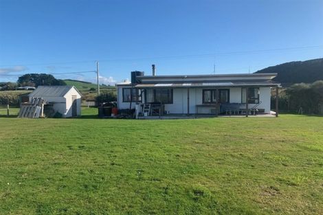 Photo of property in 493 Waikawa-curio Bay Road, Curio Bay, Tokanui, 9884