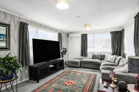 Photo of property in 49 Norana Road, Timberlea, Upper Hutt, 5018