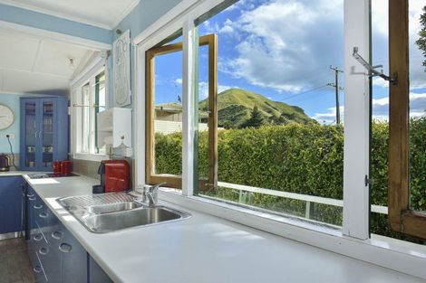 Photo of property in 4 Tarakihi Crescent, Mahia, Nuhaka, 4198