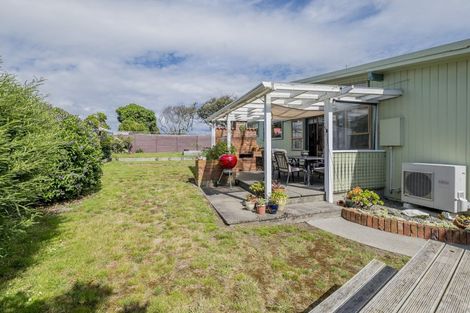 Photo of property in 8 O'rourke Place, Otaki Beach, Otaki, 5512