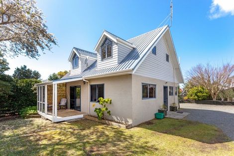 Photo of property in 114 Everitt Crescent, Whangamata, 3620